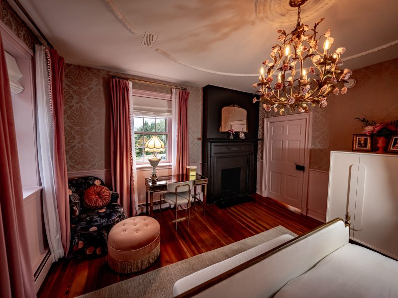 Mini's Suite at Willowood Washington